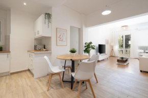 City Chic Apartment with Park View